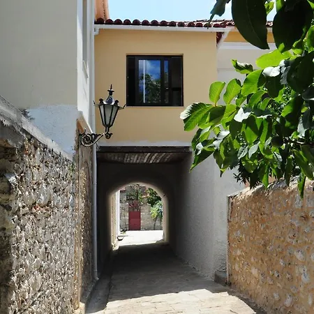 Christina Guest house *