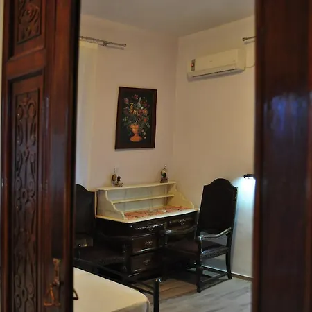 Christina Guest house *