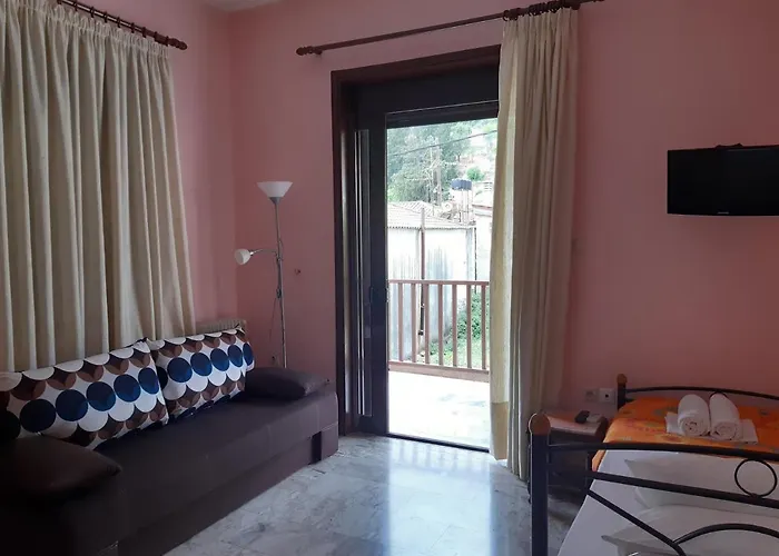 Christina ゲストハウス 3*