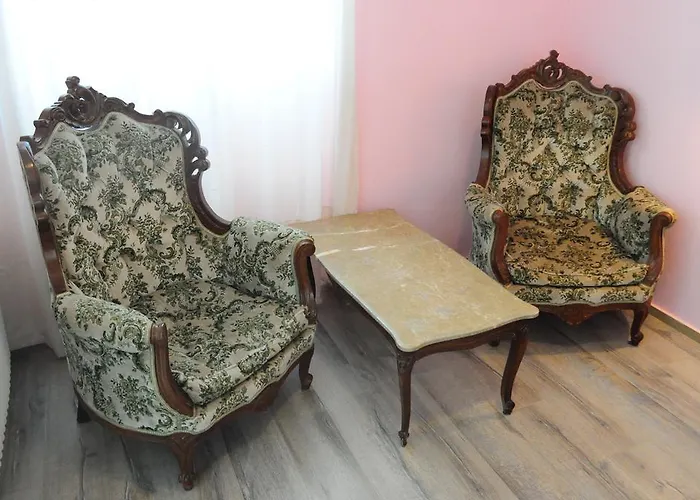 ゲストハウス Christina ミストラ