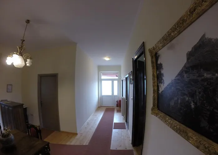 ゲストハウス Christina ミストラ